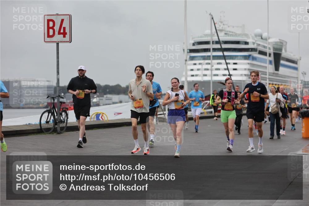 13.09.2026 - Kiel Lauf Andreas Tolksdorf http://msf.ph/oto/10456506 13.09.2026 11:57:22 Kiellinie 4, 8698, 3171, 2800 meine-sportfotos.de