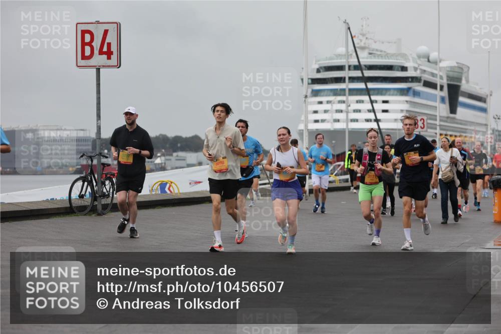 13.09.2026 - Kiel Lauf Andreas Tolksdorf http://msf.ph/oto/10456507 13.09.2026 11:57:22 Kiellinie 4, 8698, 3171, 83 meine-sportfotos.de