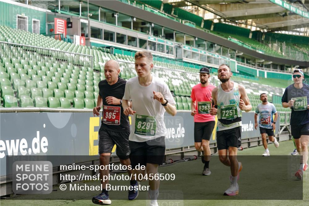 13.09.2026 - 21. swb-Marathon Bremen Michael Burmester http://msf.ph/oto/10456509 13.09.2026 12:53:32 Laufen im Stadion 102, 107, 145, 189, 313, 376, 385, 472, 481, 541, 560, 615, 616, 666, 675, 683, 696, 740, 755, 792, 816, 827, 982, 985, 987, 1033, 1056, 1076, 1207, 1232, 1252, 1297, 1419, 1433, 1445, 1468, 1528, 1542, 1551, 1631, 1646, 1658, 1664, 1704, 1707, 1814, 2007, 2043, 2055, 2203, 2280, 2350, 2362, 2401, 2422, 2454, 2480, 2498, 2499, 2623, 2701, 2767, 2820, 2824, 2858, 2882, 2913, 2962, 2971, 2997, 3054, 3085, 3149, 3236, 3336, 3362, 3413, 3448, 3830, 3988, 4283, 4475, 4605 meine-sportfotos.de