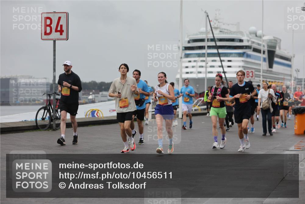 13.09.2026 - Kiel Lauf Andreas Tolksdorf http://msf.ph/oto/10456511 13.09.2026 11:57:22 Kiellinie 4, 5707, 8698, 3171, 286, 3 meine-sportfotos.de
