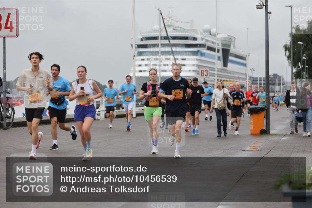 13.09.2026 - Kiel Lauf Andreas Tolksdorf http://msf.ph/oto/10456539 13.09.2026 11:57:23 Kiellinie 34, 8698, 3171, 2866, 3 meine-sportfotos.de