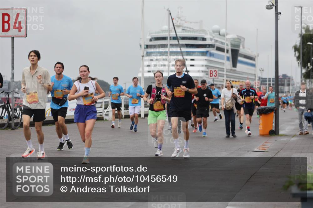 13.09.2026 - Kiel Lauf Andreas Tolksdorf http://msf.ph/oto/10456549 13.09.2026 11:57:23 Kiellinie 4, 8698, 3171, 2866, 3 meine-sportfotos.de
