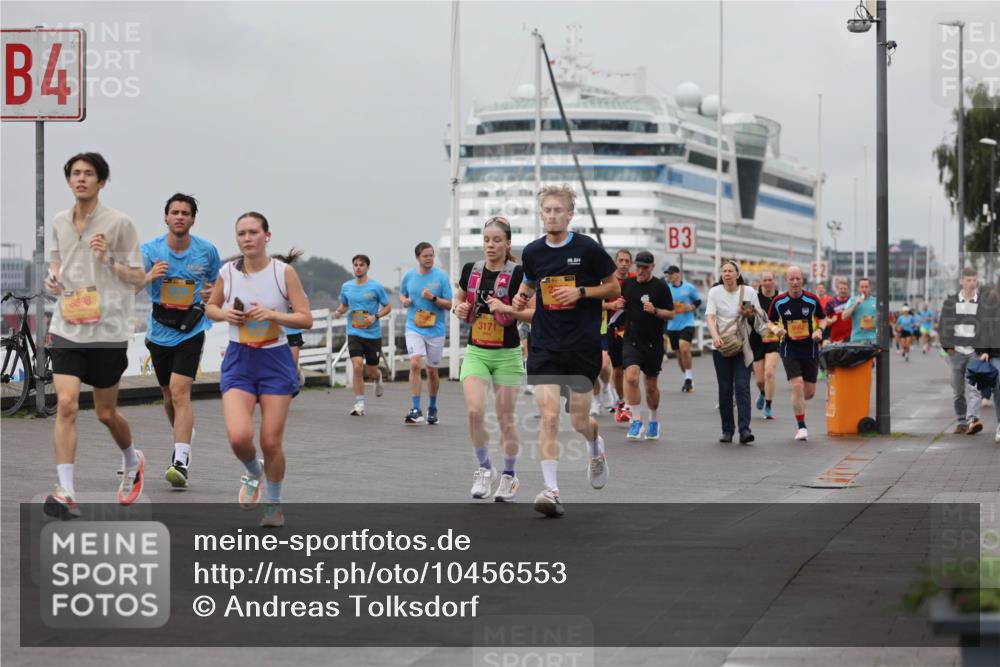 13.09.2026 - Kiel Lauf Andreas Tolksdorf http://msf.ph/oto/10456553 13.09.2026 11:57:23 Kiellinie 4, 8698, 3171, 3 meine-sportfotos.de