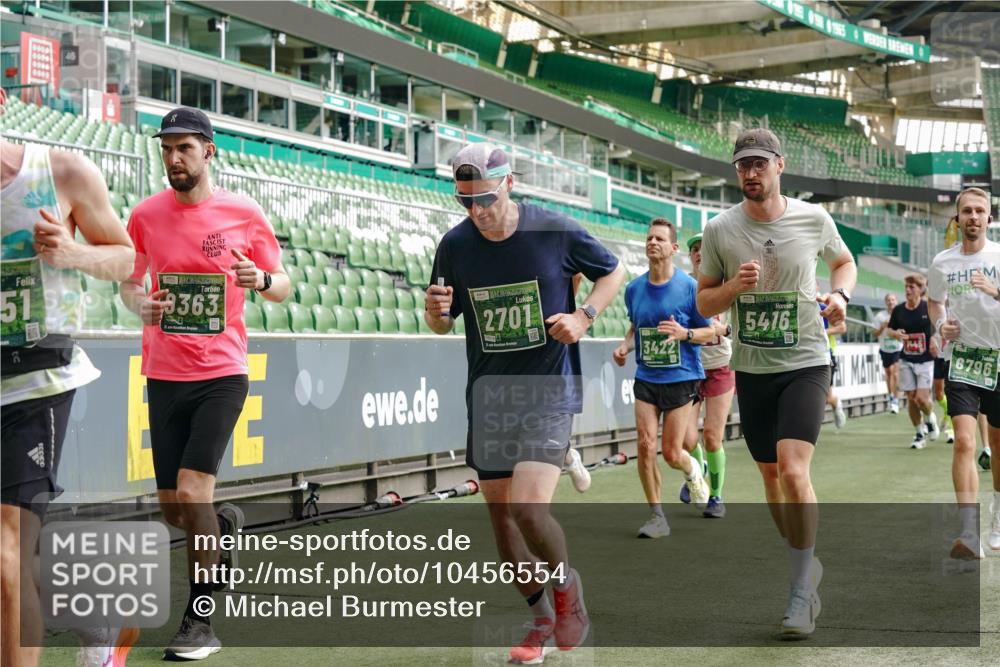 13.09.2026 - 21. swb-Marathon Bremen Michael Burmester http://msf.ph/oto/10456554 13.09.2026 12:53:34 Laufen im Stadion 102, 107, 145, 189, 313, 376, 385, 472, 481, 541, 560, 615, 616, 666, 675, 683, 696, 740, 755, 792, 816, 827, 982, 985, 987, 1033, 1056, 1076, 1207, 1232, 1252, 1297, 1419, 1433, 1445, 1468, 1528, 1542, 1551, 1631, 1646, 1658, 1664, 1704, 1707, 1814, 2007, 2043, 2055, 2203, 2280, 2350, 2362, 2401, 2422, 2454, 2480, 2498, 2499, 2623, 2701, 2767, 2820, 2824, 2858, 2882, 2913, 2962, 2971, 2997, 3054, 3085, 3149, 3236, 3336, 3357, 3362, 3413, 3448, 3830, 3988, 4283, 4475, 4605 meine-sportfotos.de