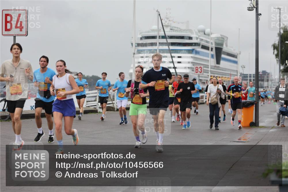 13.09.2026 - Kiel Lauf Andreas Tolksdorf http://msf.ph/oto/10456566 13.09.2026 11:57:24 Kiellinie 4, 8698, 3171, 2866, 3 meine-sportfotos.de