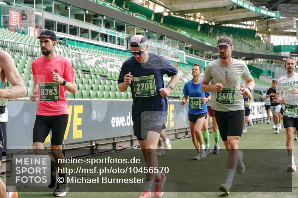 13.09.2026 - 21. swb-Marathon Bremen Michael Burmester http://msf.ph/oto/10456570 13.09.2026 12:53:34 Laufen im Stadion 102, 107, 145, 189, 313, 376, 385, 472, 481, 541, 560, 615, 616, 666, 675, 683, 696, 740, 755, 792, 816, 827, 982, 985, 987, 1033, 1056, 1076, 1207, 1232, 1252, 1297, 1419, 1433, 1445, 1468, 1528, 1542, 1551, 1631, 1646, 1658, 1664, 1704, 1707, 1814, 2007, 2043, 2055, 2203, 2280, 2350, 2362, 2401, 2422, 2454, 2480, 2498, 2499, 2623, 2701, 2767, 2820, 2824, 2858, 2882, 2913, 2962, 2971, 2997, 3054, 3085, 3149, 3236, 3336, 3357, 3362, 3413, 3448, 3830, 3988, 4283, 4475, 4605 meine-sportfotos.de