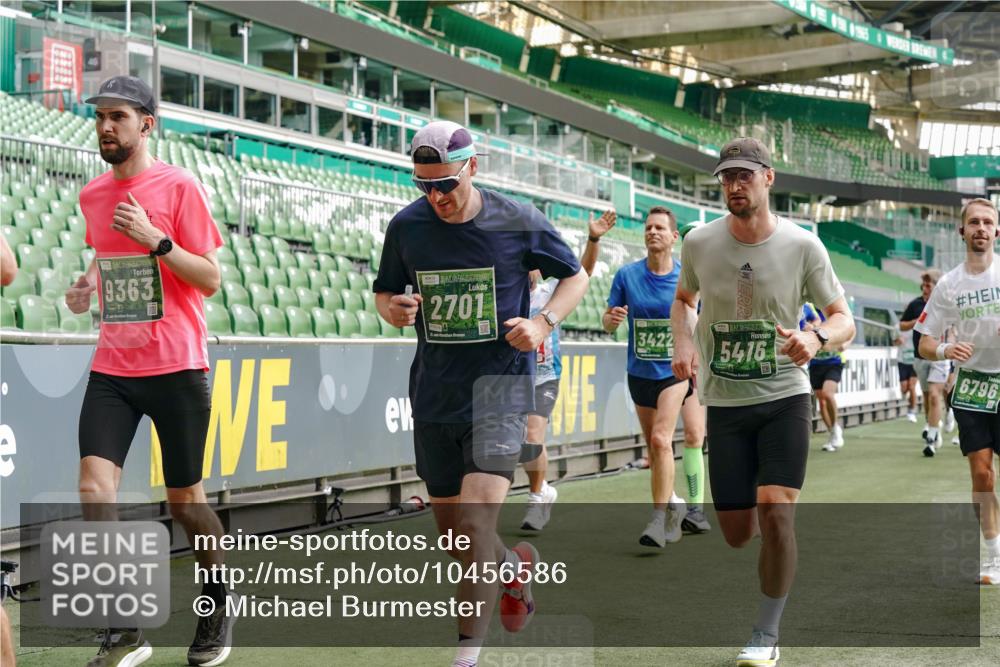 13.09.2026 - 21. swb-Marathon Bremen Michael Burmester http://msf.ph/oto/10456586 13.09.2026 12:53:34 Laufen im Stadion 102, 107, 145, 189, 313, 376, 385, 472, 481, 541, 560, 615, 616, 666, 675, 683, 696, 740, 755, 792, 816, 827, 982, 985, 987, 1033, 1056, 1076, 1207, 1232, 1252, 1297, 1419, 1433, 1445, 1468, 1528, 1542, 1551, 1631, 1646, 1658, 1664, 1704, 1707, 1814, 2007, 2043, 2055, 2203, 2280, 2350, 2362, 2401, 2422, 2454, 2480, 2498, 2499, 2623, 2701, 2767, 2820, 2824, 2858, 2882, 2913, 2962, 2971, 2997, 3054, 3085, 3149, 3236, 3336, 3357, 3362, 3413, 3448, 3830, 3988, 4283, 4475, 4605 meine-sportfotos.de