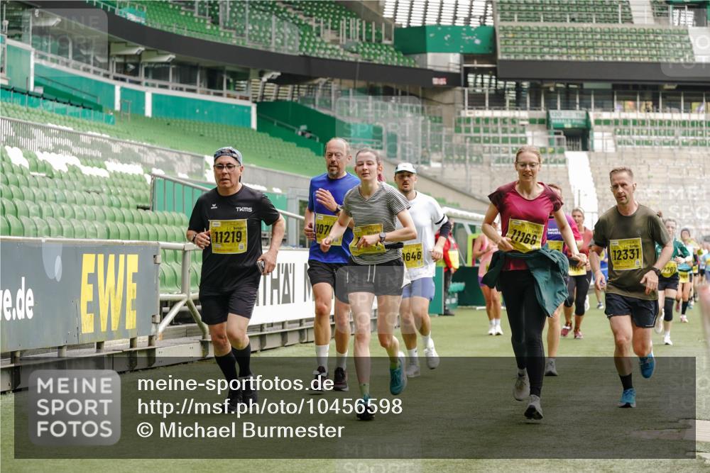 13.09.2026 - 21. swb-Marathon Bremen Michael Burmester http://msf.ph/oto/10456598 13.09.2026 10:33:17 Laufen im Stadion 10018, 10067, 10078, 10166, 10184, 10203, 10211, 10226, 10236, 10243, 10246, 10249, 10255, 10256, 10297, 10300, 10322, 10355, 10365, 10372, 10374, 10379, 10383, 10394, 10408, 10410, 10423, 10428, 10443, 10486, 10494, 10503, 10517, 10518, 10530, 10540, 10550, 10565, 10578, 10604, 10646, 10668, 10670, 10673, 10675, 10687, 10690, 10691, 10699, 10703, 10707, 10721, 10728, 10745, 10749, 10750, 10771, 10772, 10787, 10788, 10794, 10809 meine-sportfotos.de