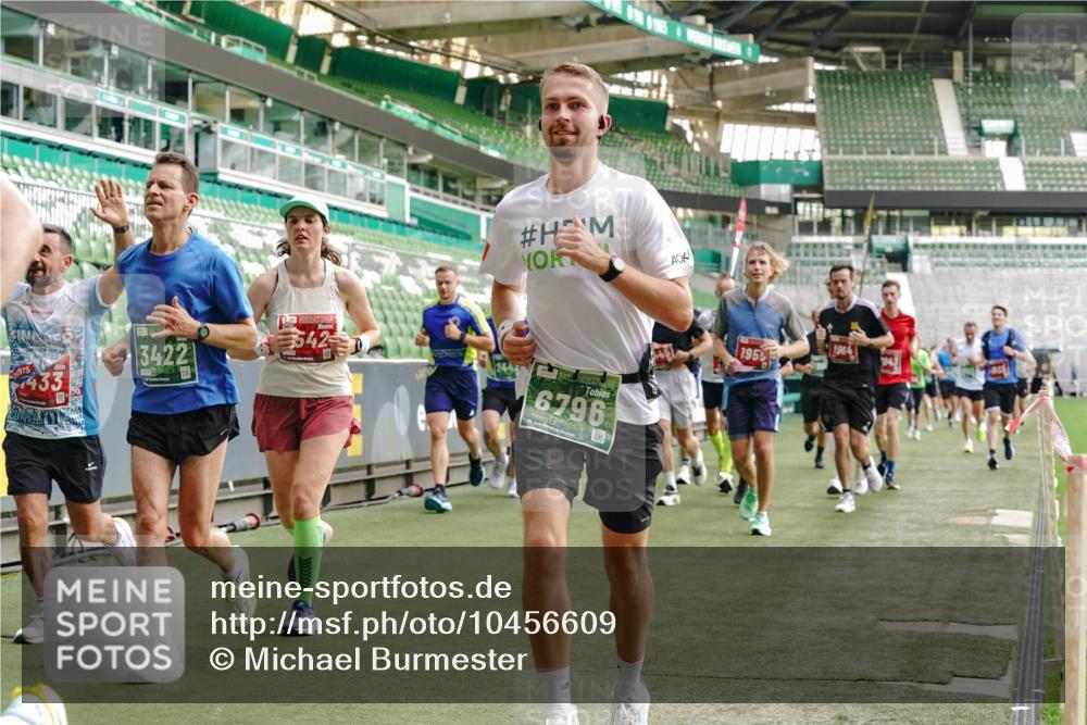 13.09.2026 - 21. swb-Marathon Bremen Michael Burmester http://msf.ph/oto/10456609 13.09.2026 12:53:35 Laufen im Stadion 102, 107, 145, 189, 313, 376, 385, 472, 481, 541, 560, 615, 616, 666, 675, 683, 696, 740, 755, 792, 816, 827, 982, 985, 987, 1033, 1056, 1076, 1207, 1232, 1252, 1297, 1419, 1433, 1445, 1468, 1528, 1542, 1551, 1631, 1646, 1658, 1664, 1704, 1707, 1814, 2007, 2043, 2055, 2203, 2280, 2350, 2362, 2401, 2422, 2454, 2480, 2498, 2499, 2623, 2701, 2767, 2820, 2824, 2858, 2882, 2913, 2962, 2971, 2997, 3054, 3085, 3149, 3236, 3336, 3357, 3362, 3413, 3448, 3830, 3988, 4283, 4475, 4605 meine-sportfotos.de