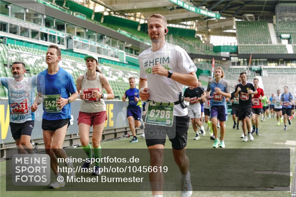 13.09.2026 - 21. swb-Marathon Bremen Michael Burmester http://msf.ph/oto/10456619 13.09.2026 12:53:35 Laufen im Stadion 102, 107, 145, 189, 313, 376, 385, 472, 481, 541, 560, 615, 616, 666, 675, 683, 696, 740, 755, 792, 816, 827, 982, 985, 987, 1033, 1056, 1076, 1207, 1232, 1252, 1297, 1419, 1433, 1445, 1468, 1528, 1542, 1551, 1631, 1646, 1658, 1664, 1704, 1707, 1814, 2007, 2043, 2055, 2203, 2280, 2350, 2362, 2401, 2422, 2454, 2480, 2498, 2499, 2623, 2701, 2767, 2820, 2824, 2858, 2882, 2913, 2962, 2971, 2997, 3054, 3085, 3149, 3236, 3336, 3357, 3362, 3413, 3448, 3830, 3988, 4283, 4475, 4605 meine-sportfotos.de