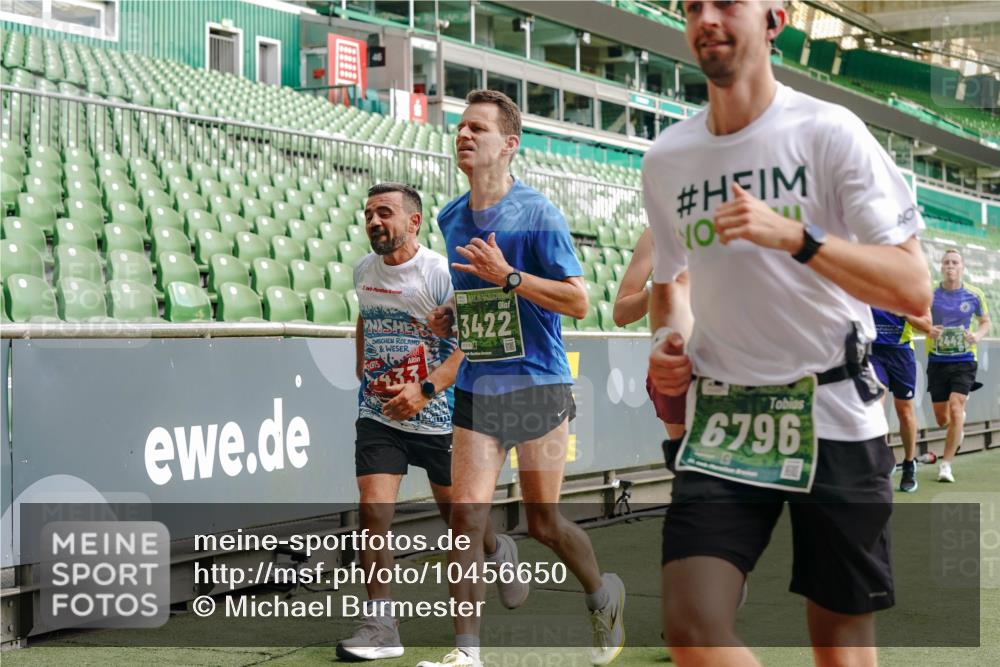 13.09.2026 - 21. swb-Marathon Bremen Michael Burmester http://msf.ph/oto/10456650 13.09.2026 12:53:36 Laufen im Stadion 102, 107, 145, 189, 313, 376, 385, 472, 481, 541, 560, 615, 616, 666, 675, 683, 696, 740, 755, 792, 816, 827, 982, 985, 987, 1033, 1056, 1076, 1207, 1232, 1252, 1297, 1419, 1433, 1445, 1468, 1528, 1542, 1551, 1631, 1646, 1658, 1664, 1704, 1707, 1814, 2007, 2043, 2055, 2203, 2280, 2350, 2362, 2401, 2422, 2454, 2480, 2498, 2499, 2623, 2701, 2767, 2820, 2824, 2858, 2882, 2913, 2962, 2971, 2997, 3054, 3085, 3149, 3236, 3336, 3357, 3362, 3413, 3448, 3988, 4283, 4605 meine-sportfotos.de