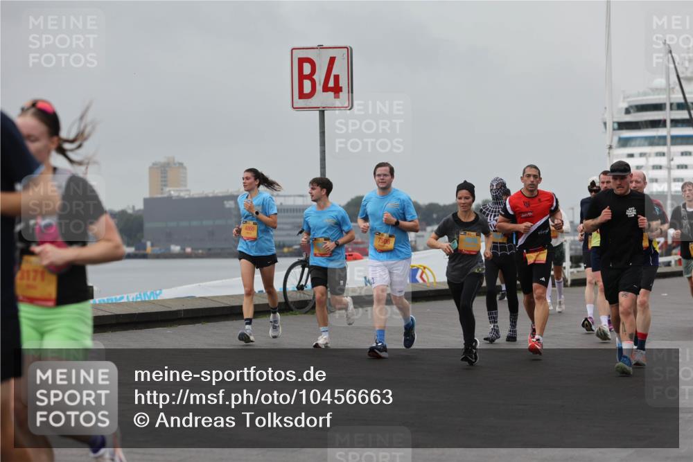 13.09.2026 - Kiel Lauf Andreas Tolksdorf http://msf.ph/oto/10456663 13.09.2026 11:57:28 Kiellinie 3171, 4860, 4 meine-sportfotos.de