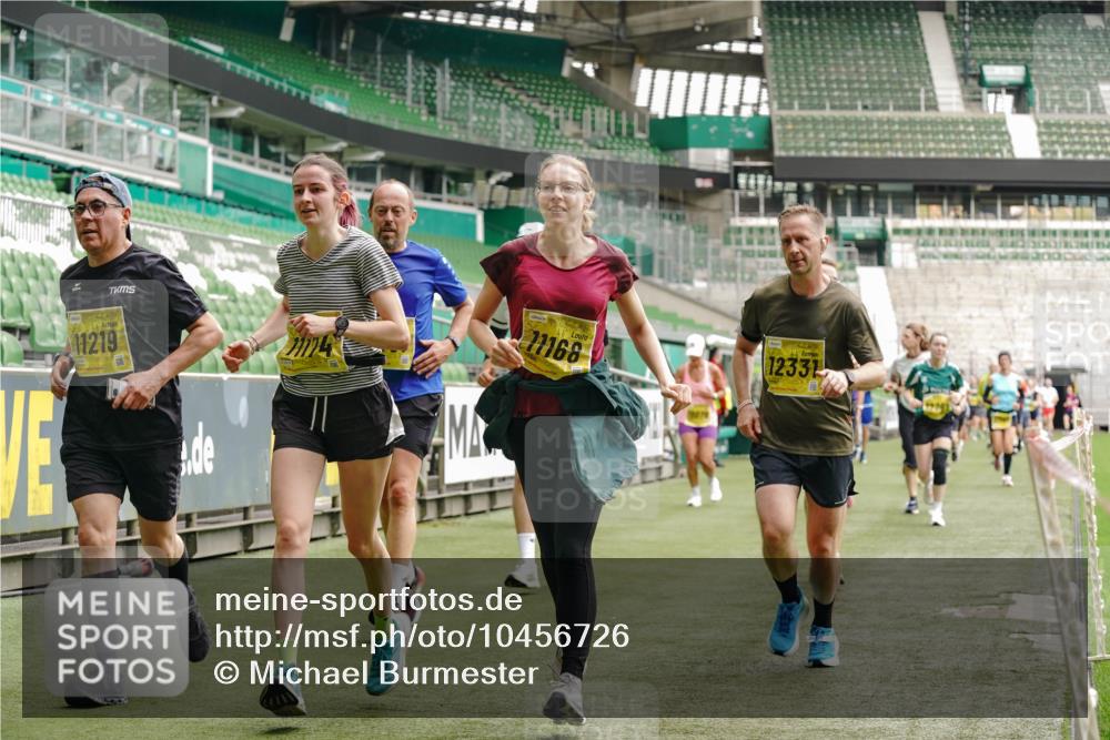 13.09.2026 - 21. swb-Marathon Bremen Michael Burmester http://msf.ph/oto/10456726 13.09.2026 10:33:19 Laufen im Stadion 10018, 10067, 10078, 10166, 10177, 10184, 10203, 10211, 10226, 10236, 10240, 10243, 10246, 10249, 10256, 10297, 10300, 10322, 10355, 10365, 10372, 10374, 10379, 10383, 10394, 10408, 10410, 10423, 10428, 10443, 10486, 10494, 10503, 10517, 10518, 10530, 10540, 10550, 10565, 10578, 10604, 10646, 10668, 10670, 10673, 10675, 10687, 10690, 10691, 10699, 10703, 10707, 10721, 10728, 10745, 10749, 10750, 10771, 10772, 10787, 10788, 10794, 10809, 10857 meine-sportfotos.de
