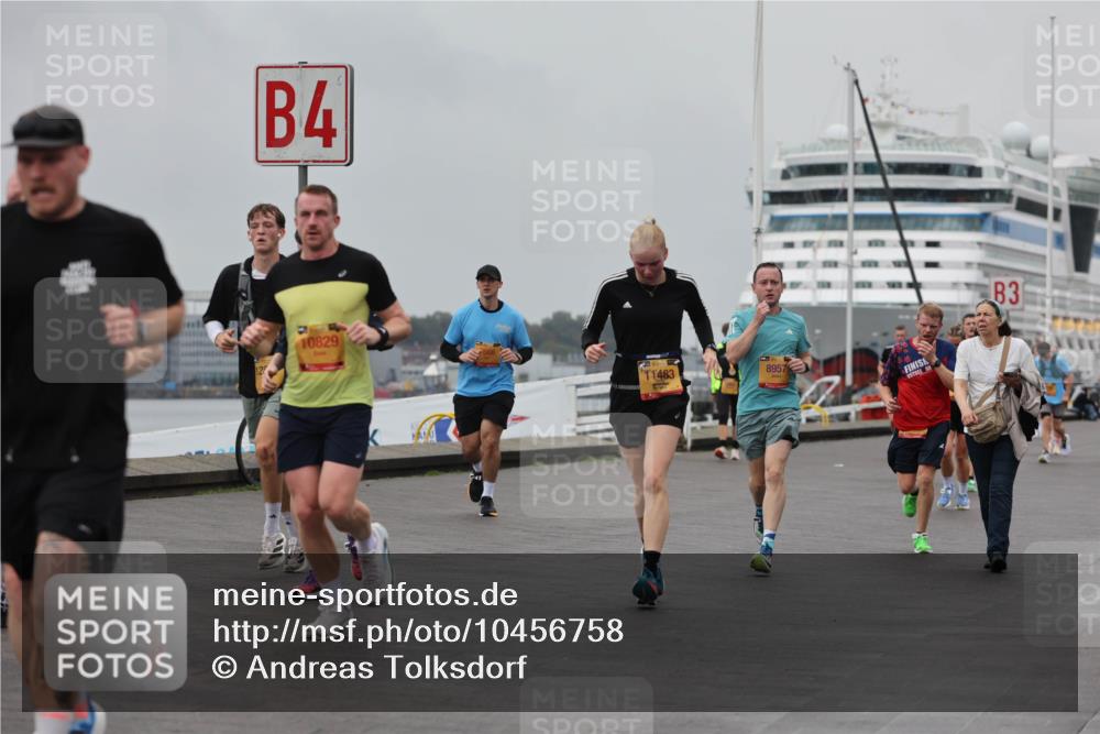 13.09.2026 - Kiel Lauf Andreas Tolksdorf http://msf.ph/oto/10456758 13.09.2026 11:57:32 Kiellinie 4, 10829, 1483, 8957, 3 meine-sportfotos.de