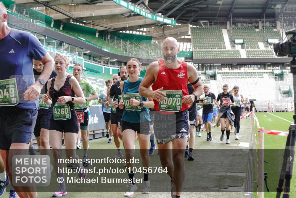 13.09.2026 - 21. swb-Marathon Bremen Michael Burmester http://msf.ph/oto/10456764 13.09.2026 13:11:22 Laufen im Stadion 265, 373, 581, 703, 843, 984, 1113, 1226, 1435, 1738, 1849, 1851, 1855, 1867, 1894, 1936, 1952, 1967, 2202, 2248, 2268, 2281, 2284, 2299, 2330, 2333, 2339, 2342, 2353, 2375, 2377, 2398, 2426, 2432, 2443, 2530, 2531, 2553, 2589, 2654, 2659, 2669, 2673, 2682, 2714, 2784, 2785, 2804, 2819, 2822, 2836, 2850, 2907, 2920, 2932, 2976, 3026, 3027, 3063, 3079, 3082, 3089, 3122, 3159, 3174, 3207, 3208, 3308, 3328, 3349, 3352, 3370, 3409, 3410, 3470, 3549, 551 meine-sportfotos.de