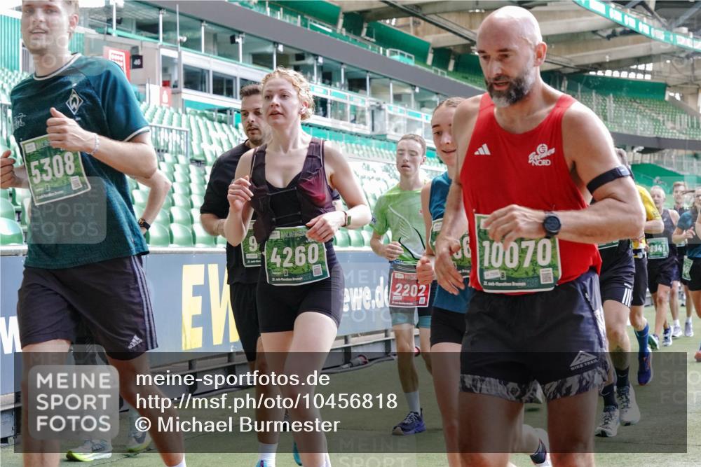 13.09.2026 - 21. swb-Marathon Bremen Michael Burmester http://msf.ph/oto/10456818 13.09.2026 13:11:23 Laufen im Stadion 265, 373, 581, 703, 843, 984, 1113, 1226, 1435, 1738, 1849, 1851, 1855, 1867, 1894, 1936, 1952, 1967, 2202, 2248, 2268, 2281, 2284, 2299, 2330, 2333, 2339, 2342, 2353, 2375, 2377, 2398, 2426, 2432, 2443, 2530, 2531, 2553, 2589, 2654, 2659, 2669, 2673, 2682, 2714, 2784, 2785, 2804, 2819, 2822, 2836, 2850, 2907, 2920, 2932, 2976, 3026, 3027, 3063, 3079, 3082, 3089, 3122, 3159, 3174, 3207, 3208, 3308, 3328, 3349, 3352, 3370, 3409, 3410, 3470, 3549, 551 meine-sportfotos.de