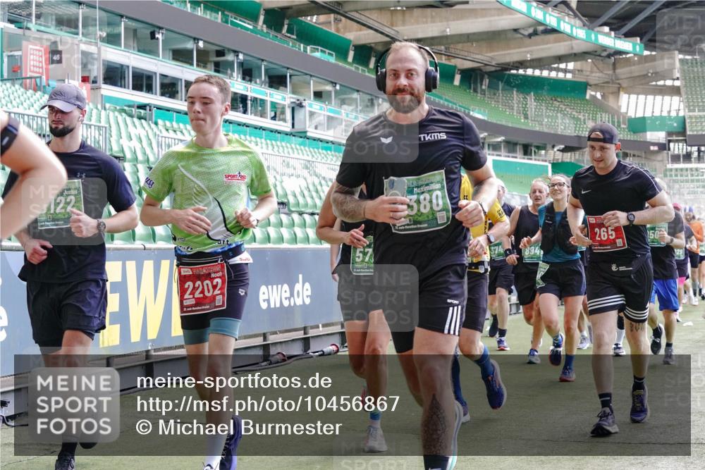 13.09.2026 - 21. swb-Marathon Bremen Michael Burmester http://msf.ph/oto/10456867 13.09.2026 13:11:24 Laufen im Stadion 265, 373, 581, 703, 843, 984, 1113, 1226, 1435, 1738, 1849, 1851, 1855, 1867, 1894, 1936, 1952, 1967, 2202, 2248, 2268, 2281, 2284, 2299, 2330, 2333, 2339, 2342, 2353, 2375, 2377, 2398, 2426, 2432, 2443, 2530, 2531, 2553, 2589, 2654, 2659, 2669, 2673, 2682, 2714, 2784, 2785, 2804, 2819, 2822, 2836, 2850, 2907, 2932, 2976, 3026, 3027, 3079, 3082, 3089, 3122, 3159, 3174, 3207, 3208, 3308, 3328, 3349, 3352, 3370, 3409, 3410, 3470, 3549, 551 meine-sportfotos.de