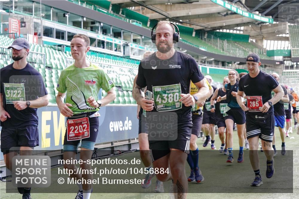 13.09.2026 - 21. swb-Marathon Bremen Michael Burmester http://msf.ph/oto/10456884 13.09.2026 13:11:24 Laufen im Stadion 265, 373, 581, 703, 843, 984, 1113, 1226, 1435, 1738, 1849, 1851, 1855, 1867, 1894, 1936, 1952, 1967, 2202, 2248, 2268, 2281, 2284, 2299, 2330, 2333, 2339, 2342, 2353, 2375, 2377, 2398, 2426, 2432, 2443, 2530, 2531, 2553, 2589, 2654, 2659, 2669, 2673, 2682, 2714, 2784, 2785, 2804, 2819, 2822, 2836, 2850, 2907, 2932, 2976, 3026, 3027, 3079, 3082, 3089, 3122, 3159, 3174, 3207, 3208, 3308, 3328, 3349, 3352, 3370, 3409, 3410, 3470, 3549, 551 meine-sportfotos.de