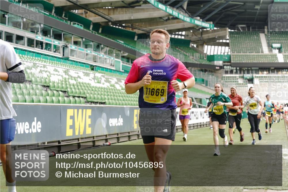 13.09.2026 - 21. swb-Marathon Bremen Michael Burmester http://msf.ph/oto/10456895 13.09.2026 10:33:22 Laufen im Stadion 10018, 10067, 10078, 10166, 10177, 10184, 10203, 10211, 10226, 10236, 10240, 10243, 10246, 10249, 10256, 10297, 10300, 10322, 10355, 10365, 10372, 10374, 10379, 10383, 10394, 10408, 10410, 10415, 10423, 10428, 10443, 10486, 10494, 10517, 10518, 10530, 10540, 10550, 10565, 10578, 10604, 10646, 10668, 10670, 10673, 10675, 10687, 10690, 10691, 10699, 10703, 10707, 10721, 10728, 10745, 10749, 10750, 10771, 10772, 10787, 10788, 10794, 10809, 10857 meine-sportfotos.de