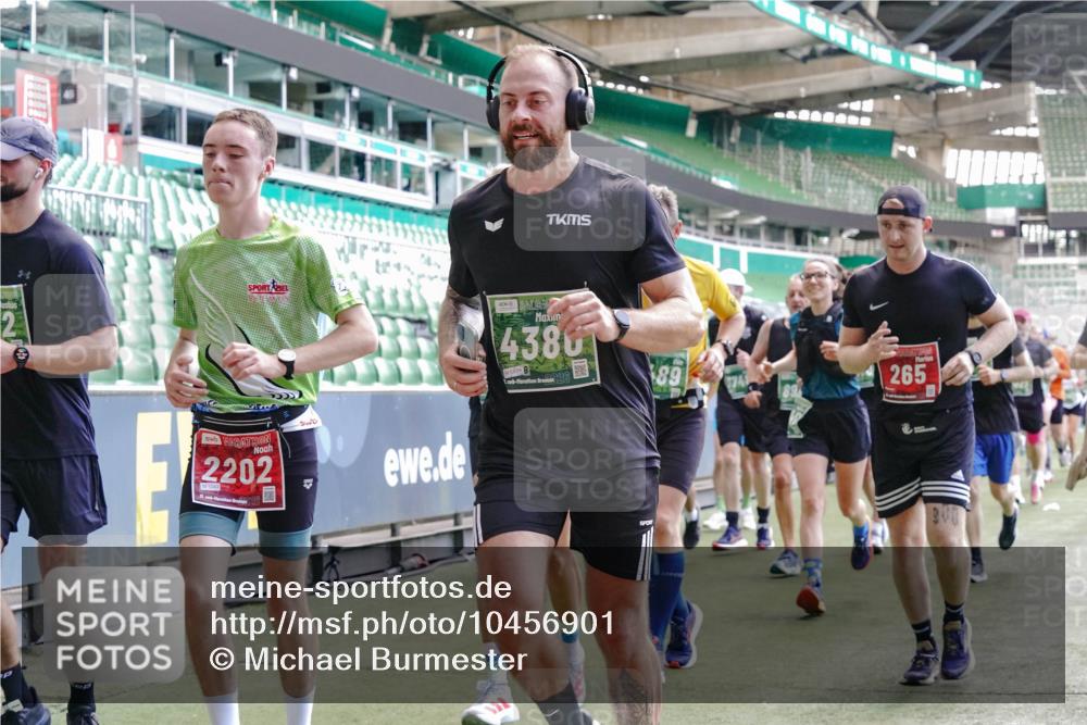 13.09.2026 - 21. swb-Marathon Bremen Michael Burmester http://msf.ph/oto/10456901 13.09.2026 13:11:24 Laufen im Stadion 265, 373, 581, 703, 843, 984, 1113, 1226, 1435, 1738, 1849, 1851, 1855, 1867, 1894, 1936, 1952, 1967, 2202, 2248, 2268, 2281, 2284, 2299, 2330, 2333, 2339, 2342, 2353, 2375, 2377, 2398, 2426, 2432, 2443, 2530, 2531, 2553, 2589, 2654, 2659, 2669, 2673, 2682, 2714, 2784, 2785, 2804, 2819, 2822, 2836, 2850, 2907, 2932, 2976, 3026, 3027, 3079, 3082, 3089, 3122, 3159, 3174, 3207, 3208, 3308, 3328, 3349, 3352, 3370, 3409, 3410, 3470, 3549, 551 meine-sportfotos.de