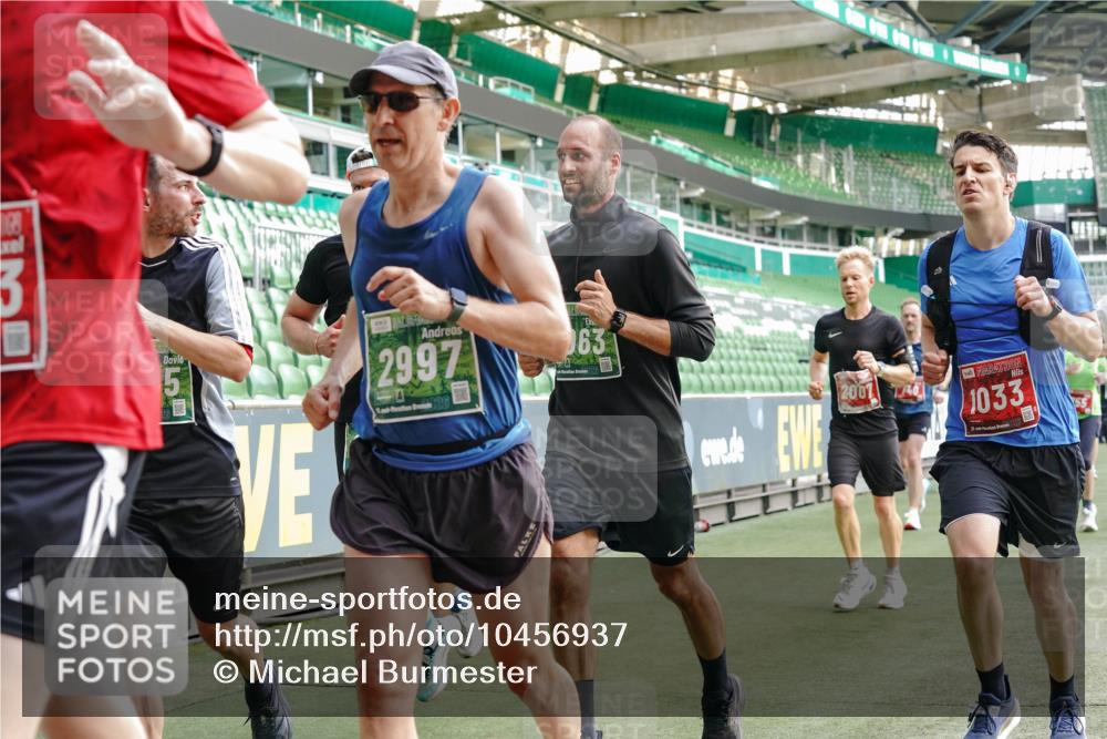 13.09.2026 - 21. swb-Marathon Bremen Michael Burmester http://msf.ph/oto/10456937 13.09.2026 12:53:41 Laufen im Stadion 102, 107, 145, 161, 189, 313, 376, 385, 461, 472, 481, 541, 560, 615, 616, 666, 675, 683, 696, 740, 755, 792, 816, 827, 982, 985, 987, 1033, 1056, 1076, 1207, 1252, 1297, 1419, 1433, 1445, 1468, 1528, 1542, 1551, 1631, 1646, 1658, 1664, 1704, 1707, 1814, 2007, 2043, 2055, 2203, 2280, 2350, 2362, 2401, 2422, 2454, 2480, 2498, 2499, 2623, 2701, 2767, 2820, 2824, 2858, 2882, 2913, 2962, 2971, 2997, 3054, 3085, 3149, 3236, 3336, 3357, 3362, 3413, 3448, 4283, 4605 meine-sportfotos.de