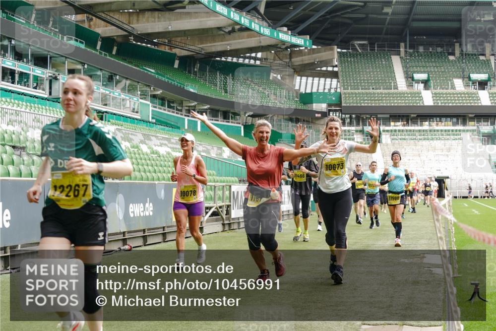 13.09.2026 - 21. swb-Marathon Bremen Michael Burmester http://msf.ph/oto/10456991 13.09.2026 10:33:25 Laufen im Stadion 10018, 10067, 10078, 10166, 10177, 10184, 10203, 10211, 10226, 10236, 10240, 10243, 10246, 10249, 10254, 10256, 10297, 10300, 10322, 10355, 10365, 10372, 10374, 10379, 10383, 10394, 10408, 10410, 10415, 10423, 10428, 10443, 10486, 10494, 10517, 10518, 10530, 10540, 10550, 10565, 10578, 10604, 10646, 10668, 10670, 10673, 10675, 10687, 10690, 10691, 10699, 10703, 10707, 10721, 10728, 10745, 10749, 10750, 10771, 10772, 10787, 10788, 10794, 10809, 10857 meine-sportfotos.de