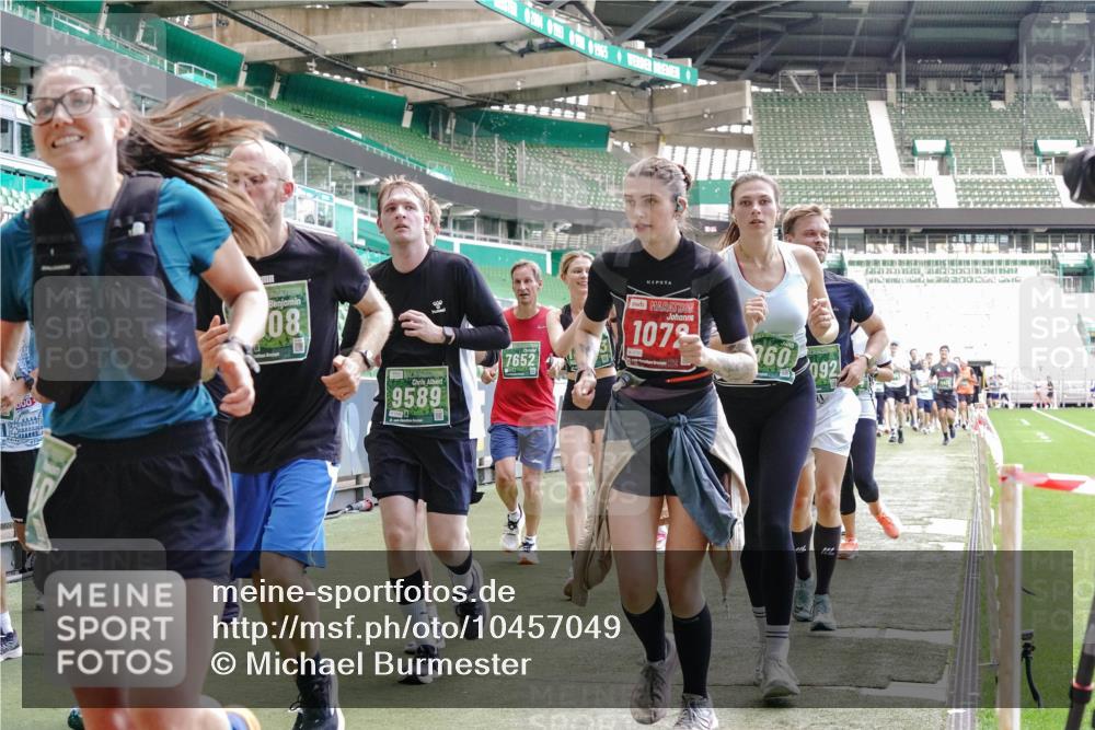 13.09.2026 - 21. swb-Marathon Bremen Michael Burmester http://msf.ph/oto/10457049 13.09.2026 13:11:27 Laufen im Stadion 265, 373, 581, 703, 843, 984, 1113, 1226, 1435, 1738, 1849, 1851, 1855, 1867, 1894, 1936, 1952, 1967, 2202, 2248, 2268, 2281, 2284, 2299, 2330, 2333, 2336, 2339, 2342, 2353, 2375, 2377, 2398, 2426, 2432, 2443, 2530, 2531, 2553, 2589, 2654, 2659, 2669, 2673, 2682, 2784, 2785, 2804, 2819, 2822, 2836, 2850, 2907, 2932, 2976, 3026, 3027, 3079, 3082, 3089, 3122, 3143, 3159, 3174, 3207, 3208, 3308, 3328, 3349, 3352, 3370, 3409, 3410, 3470, 3549, 551 meine-sportfotos.de