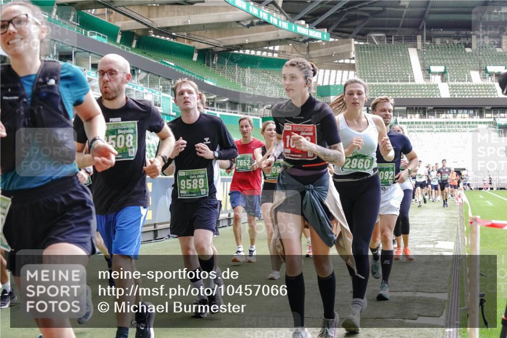 13.09.2026 - 21. swb-Marathon Bremen Michael Burmester http://msf.ph/oto/10457066 13.09.2026 13:11:27 Laufen im Stadion 265, 373, 581, 703, 843, 984, 1113, 1226, 1435, 1738, 1849, 1851, 1855, 1867, 1894, 1936, 1952, 1967, 2202, 2248, 2268, 2281, 2284, 2299, 2330, 2333, 2336, 2339, 2342, 2353, 2375, 2377, 2398, 2426, 2432, 2443, 2530, 2531, 2553, 2589, 2654, 2659, 2669, 2673, 2682, 2784, 2785, 2804, 2819, 2822, 2836, 2850, 2907, 2932, 2976, 3026, 3027, 3079, 3082, 3089, 3122, 3143, 3159, 3174, 3207, 3208, 3308, 3328, 3349, 3352, 3370, 3409, 3410, 3470, 3549, 551 meine-sportfotos.de