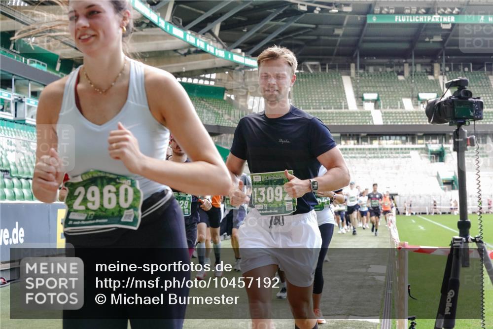 13.09.2026 - 21. swb-Marathon Bremen Michael Burmester http://msf.ph/oto/10457192 13.09.2026 13:11:28 Laufen im Stadion 265, 373, 581, 703, 843, 984, 1113, 1226, 1435, 1738, 1849, 1851, 1855, 1867, 1894, 1936, 1952, 1967, 2202, 2248, 2268, 2281, 2284, 2299, 2330, 2333, 2336, 2339, 2342, 2353, 2375, 2377, 2398, 2426, 2432, 2443, 2530, 2531, 2553, 2589, 2654, 2659, 2669, 2673, 2682, 2784, 2785, 2804, 2819, 2822, 2836, 2850, 2907, 2932, 2976, 3026, 3027, 3079, 3082, 3089, 3122, 3143, 3159, 3174, 3207, 3208, 3308, 3328, 3349, 3352, 3370, 3409, 3410, 3470, 3549, 551 meine-sportfotos.de