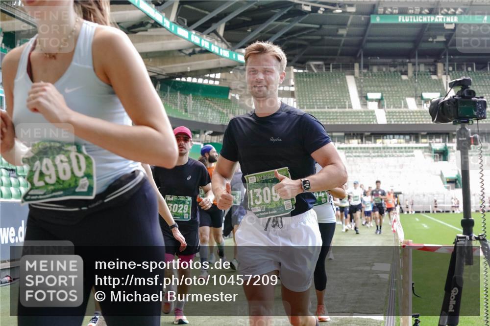 13.09.2026 - 21. swb-Marathon Bremen Michael Burmester http://msf.ph/oto/10457209 13.09.2026 13:11:29 Laufen im Stadion 265, 373, 581, 703, 843, 984, 1113, 1226, 1435, 1738, 1849, 1851, 1855, 1867, 1894, 1936, 1952, 1967, 2202, 2248, 2268, 2281, 2284, 2299, 2330, 2333, 2336, 2339, 2342, 2353, 2375, 2377, 2398, 2426, 2432, 2443, 2530, 2531, 2553, 2589, 2654, 2659, 2669, 2673, 2682, 2784, 2804, 2819, 2822, 2836, 2850, 2907, 2932, 2976, 3026, 3027, 3079, 3082, 3089, 3122, 3143, 3159, 3174, 3207, 3208, 3308, 3328, 3349, 3352, 3370, 3409, 3410, 3470, 3549, 551 meine-sportfotos.de