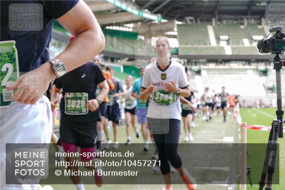13.09.2026 - 21. swb-Marathon Bremen Michael Burmester http://msf.ph/oto/10457271 13.09.2026 13:11:30 Laufen im Stadion 265, 373, 581, 703, 843, 984, 1113, 1226, 1435, 1738, 1849, 1851, 1855, 1867, 1894, 1936, 1952, 1967, 2202, 2248, 2268, 2281, 2284, 2299, 2330, 2333, 2336, 2339, 2342, 2353, 2375, 2377, 2398, 2426, 2432, 2443, 2530, 2531, 2553, 2589, 2654, 2659, 2669, 2673, 2682, 2784, 2804, 2819, 2822, 2836, 2850, 2907, 2932, 2976, 3026, 3027, 3079, 3082, 3089, 3122, 3143, 3159, 3174, 3207, 3208, 3308, 3328, 3349, 3352, 3370, 3409, 3410, 3470, 3549, 551 meine-sportfotos.de