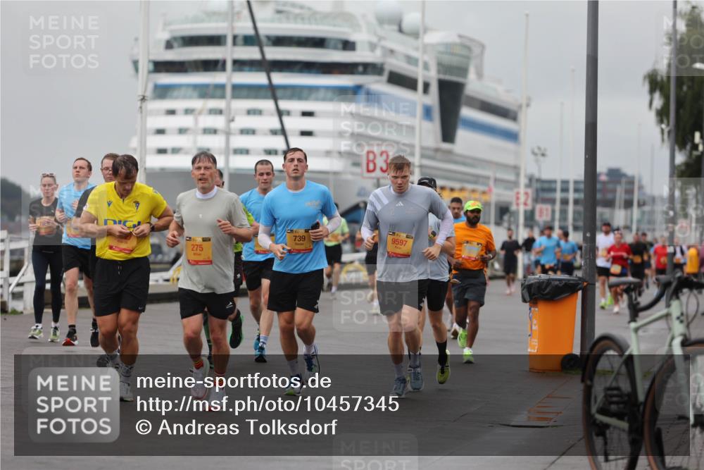 13.09.2026 - Kiel Lauf Andreas Tolksdorf http://msf.ph/oto/10457345 13.09.2026 11:58:21 Kiellinie 275, 3, 35, 739, 9597 meine-sportfotos.de