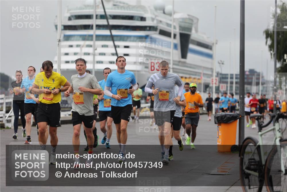 13.09.2026 - Kiel Lauf Andreas Tolksdorf http://msf.ph/oto/10457349 13.09.2026 11:58:21 Kiellinie 275, 3736, 3, 739, 9597 meine-sportfotos.de