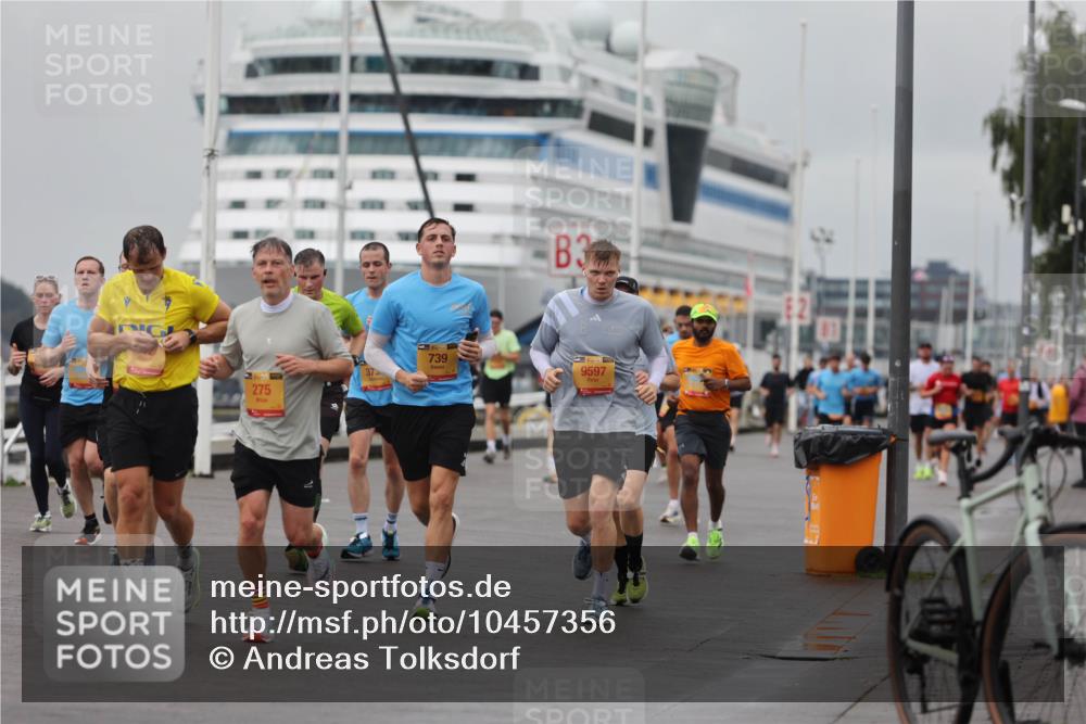13.09.2026 - Kiel Lauf Andreas Tolksdorf http://msf.ph/oto/10457356 13.09.2026 11:58:21 Kiellinie 275, 375, 739, 3, 9597 meine-sportfotos.de