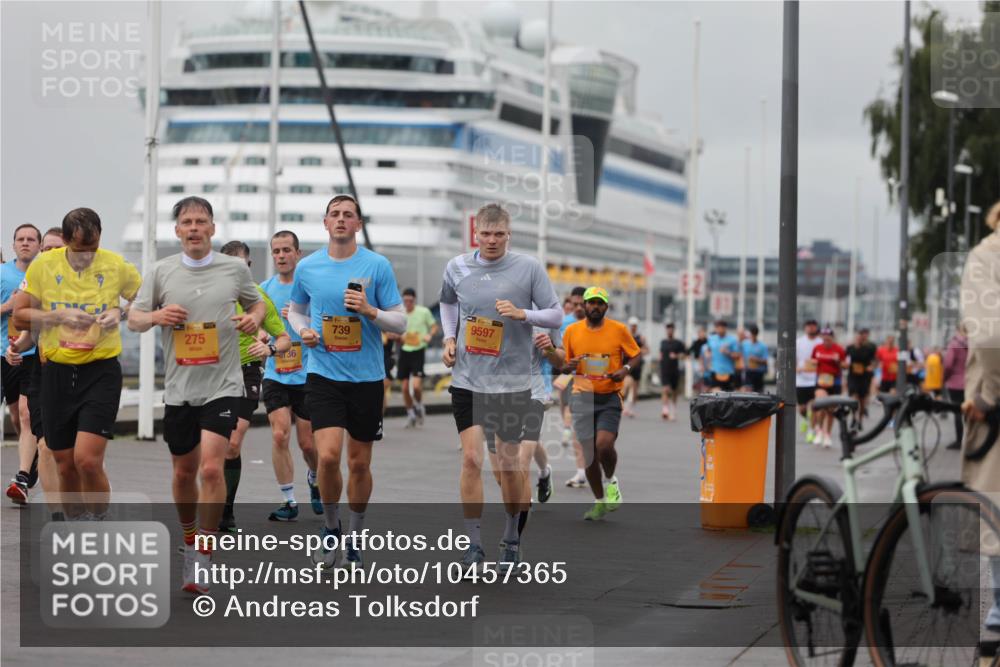 13.09.2026 - Kiel Lauf Andreas Tolksdorf http://msf.ph/oto/10457365 13.09.2026 11:58:21 Kiellinie 275, 36, 739, 9597 meine-sportfotos.de