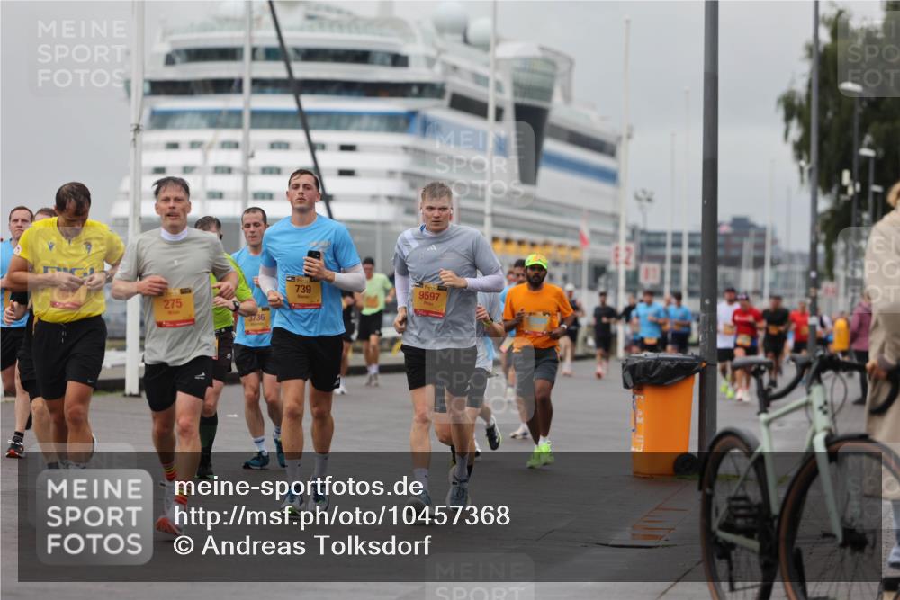 13.09.2026 - Kiel Lauf Andreas Tolksdorf http://msf.ph/oto/10457368 13.09.2026 11:58:21 Kiellinie 275, 3736, 739, 9597 meine-sportfotos.de