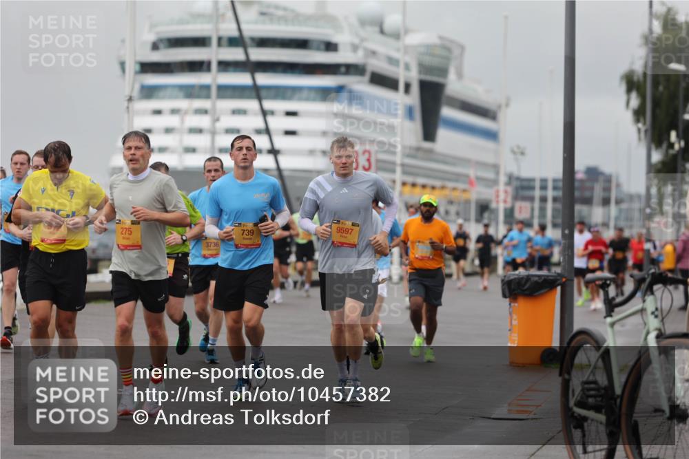 13.09.2026 - Kiel Lauf Andreas Tolksdorf http://msf.ph/oto/10457382 13.09.2026 11:58:22 Kiellinie 275, 3736, 739, 9597, 83 meine-sportfotos.de