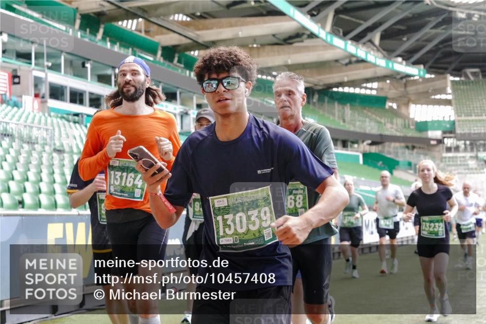 13.09.2026 - 21. swb-Marathon Bremen Michael Burmester http://msf.ph/oto/10457408 13.09.2026 13:11:32 Laufen im Stadion 265, 373, 581, 703, 843, 984, 1113, 1226, 1435, 1738, 1849, 1851, 1855, 1867, 1894, 1936, 1952, 1967, 2202, 2248, 2268, 2281, 2284, 2299, 2330, 2333, 2336, 2339, 2342, 2353, 2375, 2377, 2398, 2426, 2432, 2443, 2531, 2553, 2589, 2654, 2659, 2669, 2673, 2682, 2784, 2804, 2819, 2822, 2836, 2850, 2907, 2932, 2976, 3026, 3027, 3079, 3082, 3089, 3122, 3143, 3159, 3174, 3207, 3208, 3308, 3328, 3349, 3352, 3370, 3409, 3410, 3470, 3549, 551 meine-sportfotos.de