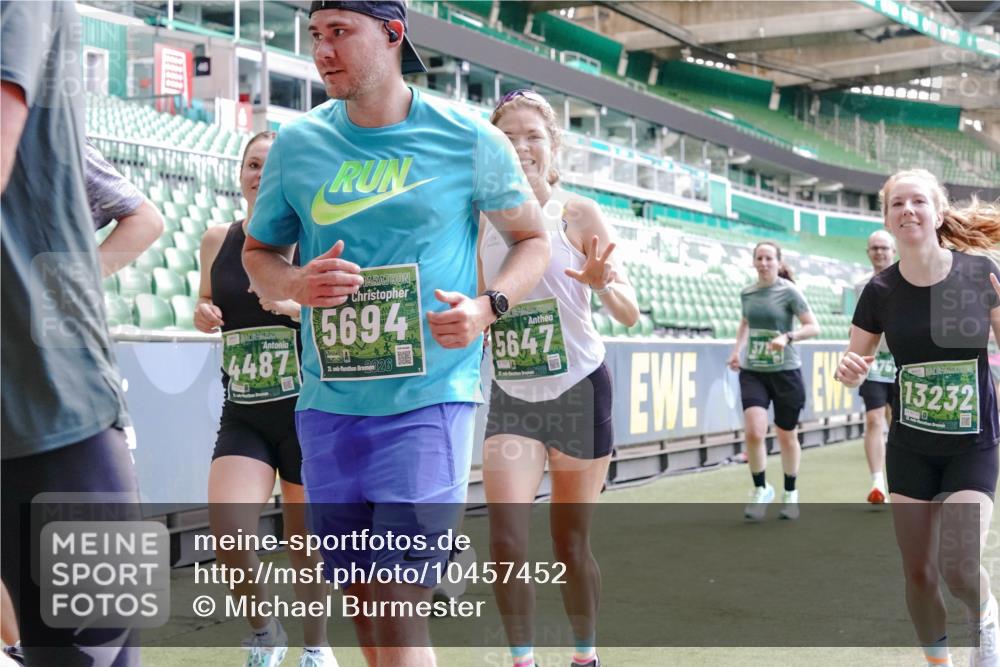 13.09.2026 - 21. swb-Marathon Bremen Michael Burmester http://msf.ph/oto/10457452 13.09.2026 13:11:33 Laufen im Stadion 265, 373, 581, 703, 843, 984, 1113, 1226, 1435, 1738, 1849, 1851, 1855, 1867, 1894, 1936, 1952, 1967, 2202, 2248, 2268, 2281, 2284, 2299, 2330, 2333, 2336, 2339, 2342, 2353, 2375, 2377, 2398, 2426, 2432, 2443, 2531, 2553, 2589, 2654, 2659, 2669, 2673, 2682, 2784, 2804, 2819, 2822, 2836, 2850, 2907, 2932, 2976, 3026, 3027, 3079, 3082, 3089, 3122, 3143, 3159, 3174, 3207, 3208, 3308, 3328, 3349, 3352, 3370, 3409, 3410, 3470, 3549, 551 meine-sportfotos.de