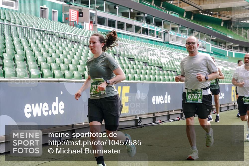 13.09.2026 - 21. swb-Marathon Bremen Michael Burmester http://msf.ph/oto/10457585 13.09.2026 13:11:35 Laufen im Stadion 265, 373, 581, 703, 843, 984, 1113, 1226, 1435, 1738, 1849, 1851, 1855, 1867, 1894, 1936, 1952, 1967, 2202, 2248, 2268, 2281, 2284, 2299, 2330, 2333, 2336, 2339, 2342, 2353, 2375, 2377, 2398, 2426, 2432, 2443, 2531, 2589, 2654, 2659, 2669, 2673, 2682, 2784, 2804, 2819, 2822, 2836, 2850, 2907, 2932, 2976, 3026, 3027, 3079, 3082, 3089, 3122, 3143, 3159, 3174, 3207, 3208, 3308, 3328, 3349, 3352, 3370, 3409, 3410, 3470, 3549, 551 meine-sportfotos.de