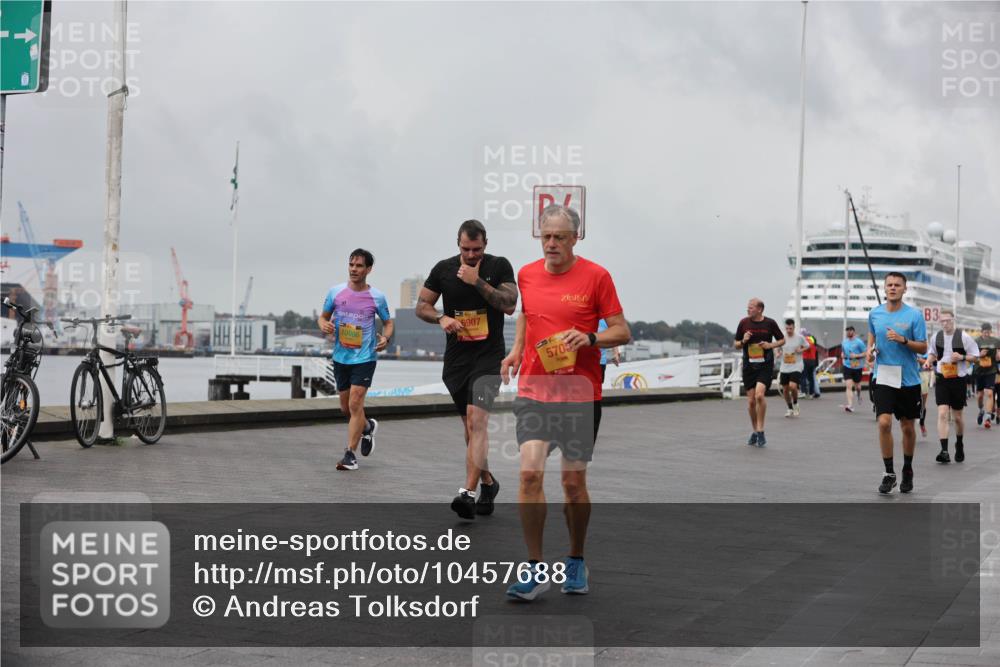 13.09.2026 - Kiel Lauf Andreas Tolksdorf http://msf.ph/oto/10457688 13.09.2026 11:58:53 Kiellinie 10966, 1, 6907, 3, 13, 5705 meine-sportfotos.de