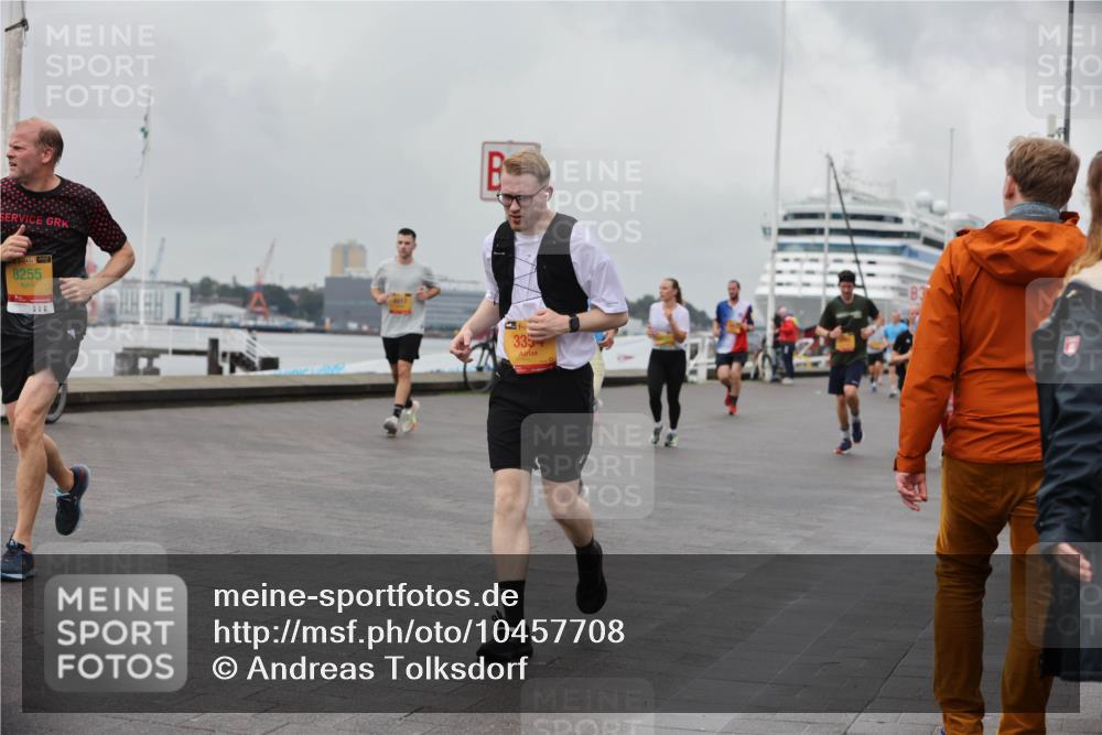 13.09.2026 - Kiel Lauf Andreas Tolksdorf http://msf.ph/oto/10457708 13.09.2026 11:58:59 Kiellinie 8255, 335 meine-sportfotos.de