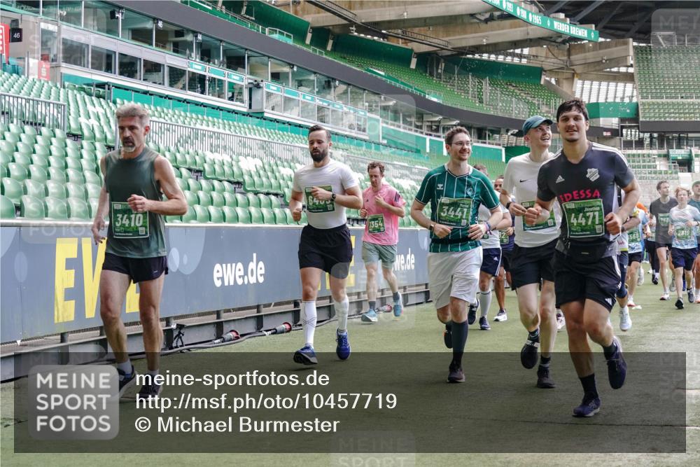 13.09.2026 - 21. swb-Marathon Bremen Michael Burmester http://msf.ph/oto/10457719 13.09.2026 13:11:38 Laufen im Stadion 265, 373, 581, 703, 843, 984, 1113, 1226, 1435, 1738, 1849, 1851, 1855, 1894, 1936, 1952, 1967, 2202, 2248, 2268, 2281, 2284, 2299, 2330, 2333, 2336, 2339, 2342, 2353, 2375, 2377, 2398, 2426, 2432, 2443, 2531, 2589, 2654, 2659, 2669, 2673, 2682, 2784, 2804, 2819, 2822, 2836, 2850, 2907, 2932, 2976, 3026, 3027, 3079, 3082, 3089, 3122, 3143, 3155, 3159, 3174, 3207, 3208, 3308, 3328, 3349, 3352, 3370, 3409, 3410, 3470, 3549, 551 meine-sportfotos.de