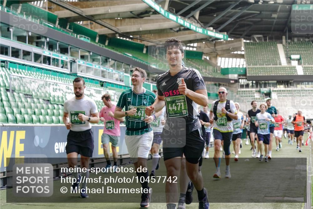 13.09.2026 - 21. swb-Marathon Bremen Michael Burmester http://msf.ph/oto/10457742 13.09.2026 13:11:38 Laufen im Stadion 265, 373, 581, 703, 843, 984, 1113, 1226, 1435, 1738, 1849, 1851, 1855, 1894, 1936, 1952, 1967, 2202, 2248, 2268, 2281, 2284, 2299, 2330, 2333, 2336, 2339, 2342, 2353, 2375, 2377, 2398, 2426, 2432, 2443, 2531, 2589, 2654, 2659, 2669, 2673, 2682, 2784, 2804, 2819, 2822, 2836, 2850, 2907, 2932, 2976, 3026, 3027, 3079, 3082, 3089, 3122, 3143, 3155, 3159, 3174, 3207, 3208, 3308, 3328, 3349, 3352, 3370, 3409, 3410, 3470, 3549, 551 meine-sportfotos.de