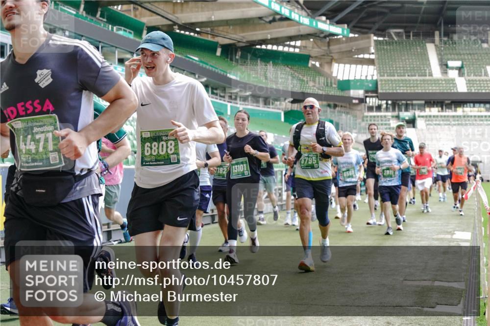 13.09.2026 - 21. swb-Marathon Bremen Michael Burmester http://msf.ph/oto/10457807 13.09.2026 13:11:39 Laufen im Stadion 265, 373, 581, 703, 843, 984, 1113, 1226, 1435, 1738, 1849, 1851, 1855, 1894, 1936, 1952, 1967, 2202, 2248, 2281, 2284, 2299, 2330, 2333, 2336, 2339, 2342, 2353, 2375, 2377, 2398, 2426, 2432, 2443, 2531, 2589, 2654, 2659, 2669, 2673, 2682, 2784, 2804, 2819, 2822, 2836, 2850, 2907, 2932, 2976, 3026, 3027, 3079, 3082, 3089, 3122, 3143, 3155, 3159, 3174, 3207, 3208, 3308, 3328, 3349, 3352, 3370, 3409, 3410, 3470, 3549, 551 meine-sportfotos.de