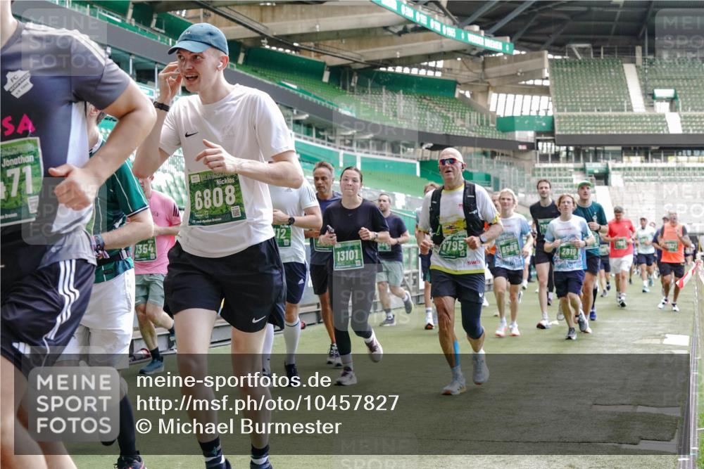13.09.2026 - 21. swb-Marathon Bremen Michael Burmester http://msf.ph/oto/10457827 13.09.2026 13:11:39 Laufen im Stadion 265, 373, 581, 703, 843, 984, 1113, 1226, 1435, 1738, 1849, 1851, 1855, 1894, 1936, 1952, 1967, 2202, 2248, 2281, 2284, 2299, 2330, 2333, 2336, 2339, 2342, 2353, 2375, 2377, 2398, 2426, 2432, 2443, 2531, 2589, 2654, 2659, 2669, 2673, 2682, 2784, 2804, 2819, 2822, 2836, 2850, 2907, 2932, 2976, 3026, 3027, 3079, 3082, 3089, 3122, 3143, 3155, 3159, 3174, 3207, 3208, 3308, 3328, 3349, 3352, 3370, 3409, 3410, 3470, 3549, 551 meine-sportfotos.de
