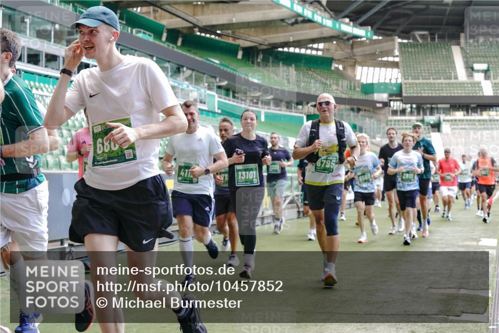 13.09.2026 - 21. swb-Marathon Bremen Michael Burmester http://msf.ph/oto/10457852 13.09.2026 13:11:39 Laufen im Stadion 265, 373, 581, 703, 843, 984, 1113, 1226, 1435, 1738, 1849, 1851, 1855, 1894, 1936, 1952, 1967, 2202, 2248, 2281, 2284, 2299, 2330, 2333, 2336, 2339, 2342, 2353, 2375, 2377, 2398, 2426, 2432, 2443, 2531, 2589, 2654, 2659, 2669, 2673, 2682, 2784, 2804, 2819, 2822, 2836, 2850, 2907, 2932, 2976, 3026, 3027, 3079, 3082, 3089, 3122, 3143, 3155, 3159, 3174, 3207, 3208, 3308, 3328, 3349, 3352, 3370, 3409, 3410, 3470, 3549, 551 meine-sportfotos.de