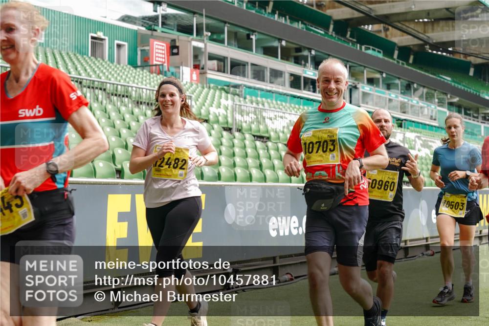 13.09.2026 - 21. swb-Marathon Bremen Michael Burmester http://msf.ph/oto/10457881 13.09.2026 10:33:39 Laufen im Stadion 10018, 10067, 10078, 10166, 10177, 10184, 10203, 10211, 10226, 10236, 10240, 10243, 10249, 10254, 10256, 10297, 10300, 10322, 10355, 10356, 10365, 10372, 10374, 10379, 10383, 10394, 10408, 10410, 10415, 10423, 10428, 10460, 10486, 10494, 10517, 10530, 10550, 10565, 10578, 10604, 10668, 10670, 10673, 10675, 10687, 10690, 10691, 10699, 10700, 10707, 10721, 10728, 10745, 10749, 10750, 10771, 10772, 10787, 10788, 10794, 10809, 10828, 10857, 10914, 11126 meine-sportfotos.de
