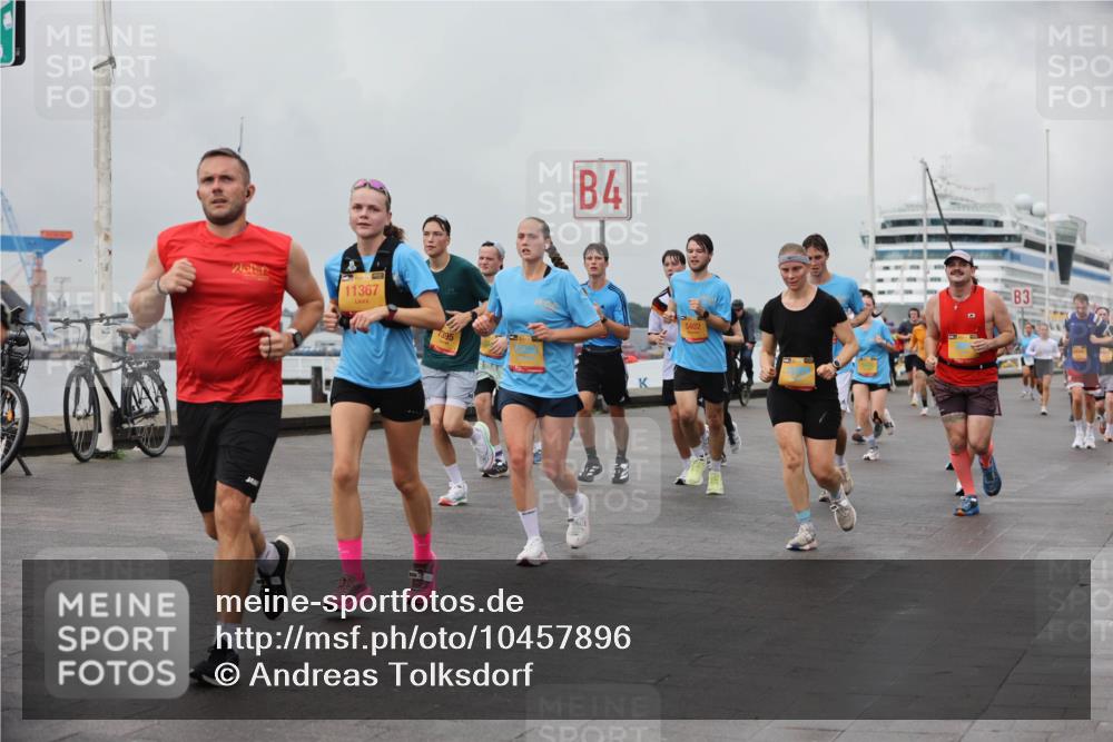 13.09.2026 - Kiel Lauf Andreas Tolksdorf http://msf.ph/oto/10457896 13.09.2026 11:59:11 Kiellinie 11367, 7395, 4, 5402, 3 meine-sportfotos.de