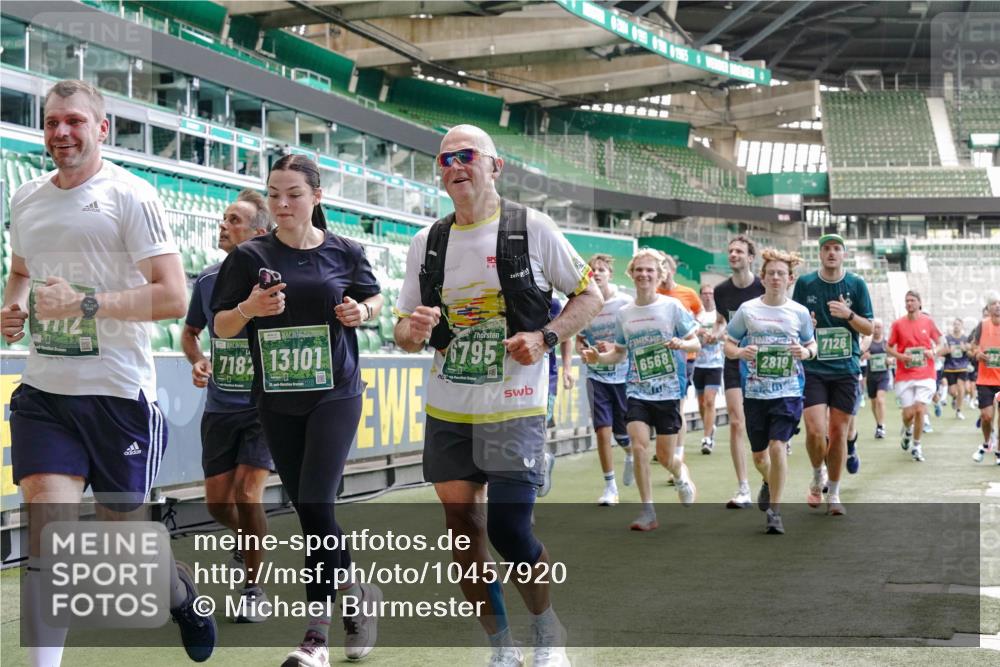 13.09.2026 - 21. swb-Marathon Bremen Michael Burmester http://msf.ph/oto/10457920 13.09.2026 13:11:41 Laufen im Stadion 118, 265, 373, 581, 703, 843, 984, 1113, 1226, 1435, 1738, 1849, 1851, 1894, 1936, 1952, 1967, 2202, 2248, 2281, 2284, 2299, 2330, 2333, 2336, 2339, 2342, 2353, 2375, 2377, 2398, 2426, 2432, 2443, 2531, 2589, 2654, 2659, 2669, 2673, 2682, 2784, 2804, 2819, 2822, 2836, 2850, 2907, 2932, 2976, 3026, 3027, 3079, 3082, 3089, 3122, 3143, 3155, 3159, 3174, 3207, 3208, 3308, 3328, 3349, 3352, 3370, 3409, 3410, 3470, 3549, 551 meine-sportfotos.de